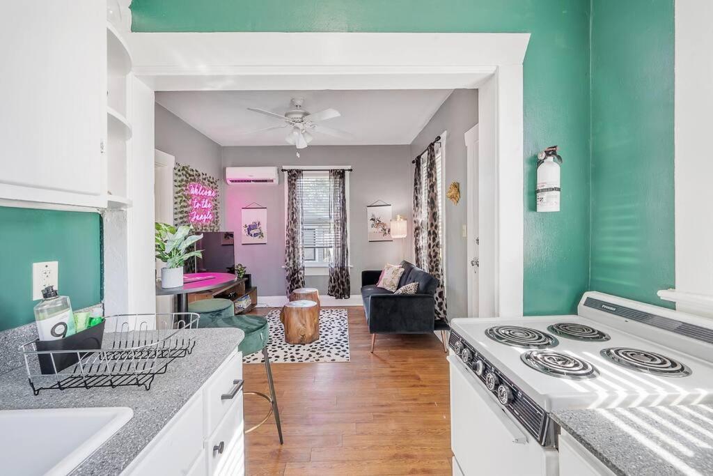 Jungle Themed Apt. Close To Coffee, Food + Shops! 坦帕 外观 照片